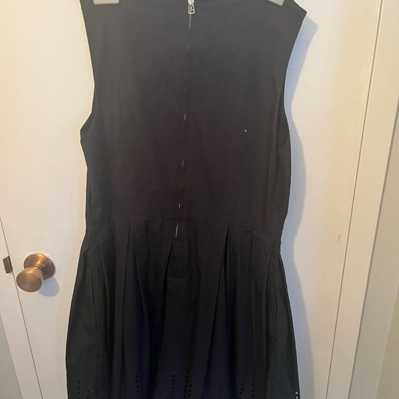 Gap Woman’s sleeveless black summer dress. Zipper back.detailed bottom. Large - Picture 9 of 9